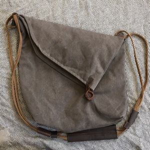 Flip over canvas messenger bag.